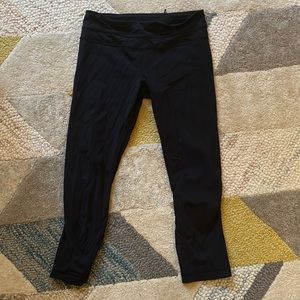 Black Lululemon capris